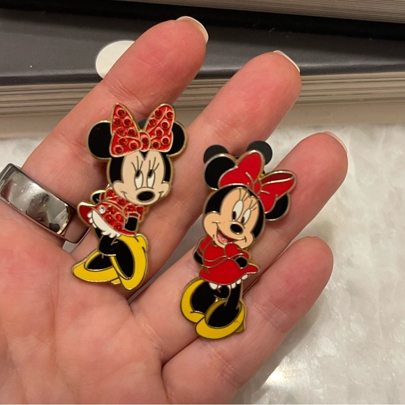 Minnie Mouse Disney Trading Pins - Picture 2 of 3